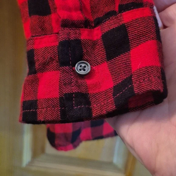 Old Navy Women's Red and Black Plaid Gingham XL Long Sleeve Button Up Shirt - Picture 3 of 9
